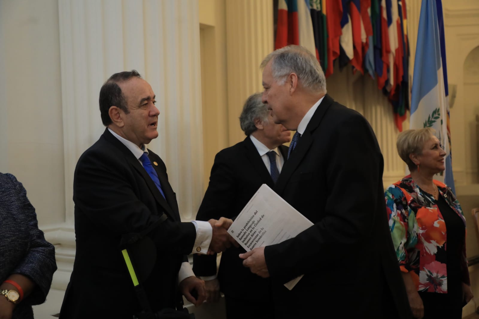Embajador colombiano ante la OEA se reúne con el mandatario Giammattei
