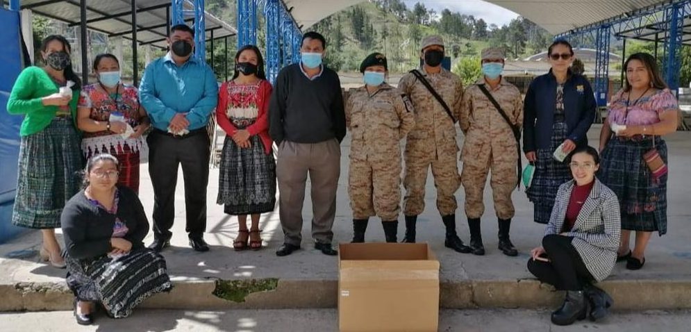 Reservistas militares celebran a maestros de Totonicapán