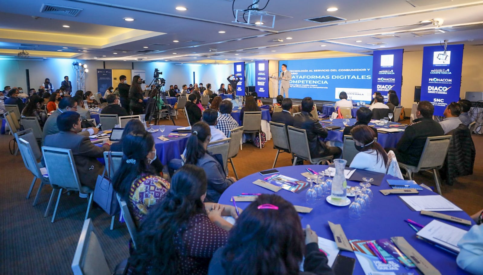 Realizan foro para fortalecer competitividad del país