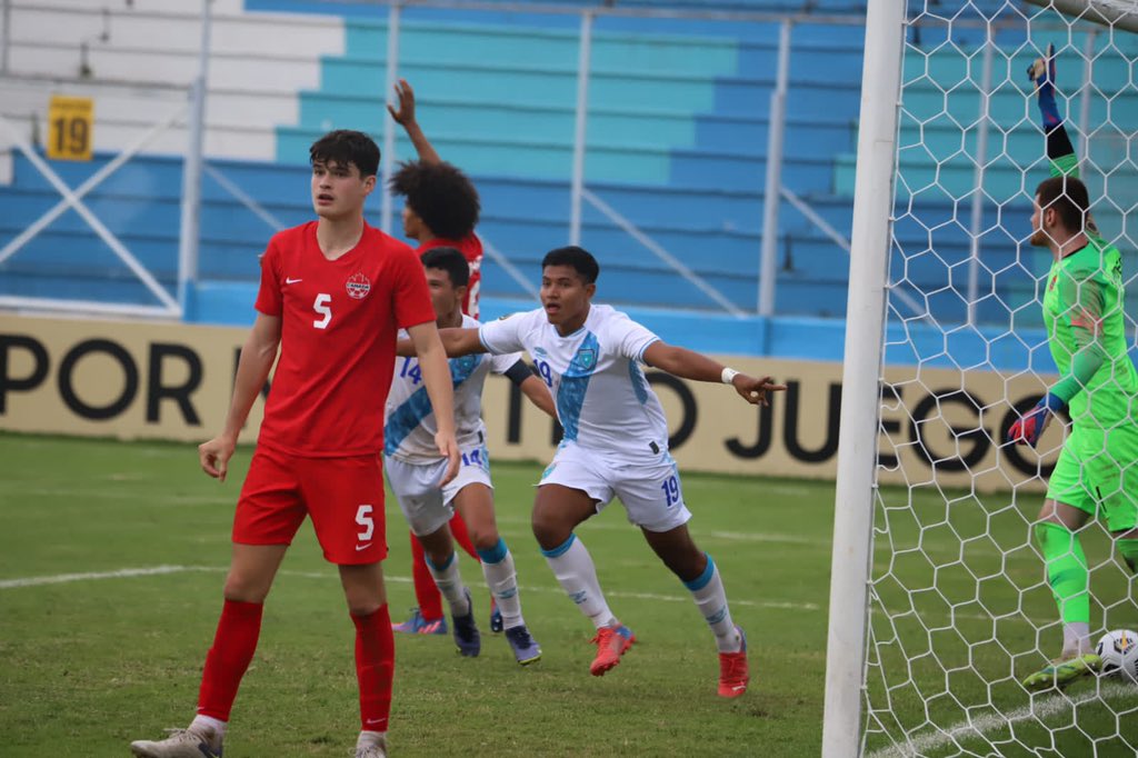 Guatemala sufre, pero va a cuartos de final; está a una victoria del Mundial