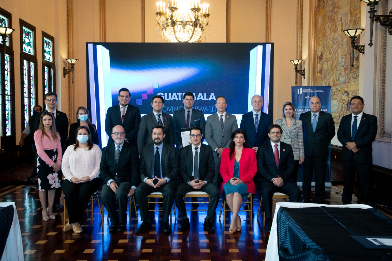 Instituciones público-privadas suscriben convenio para fortalecer capital humano de Guatemala