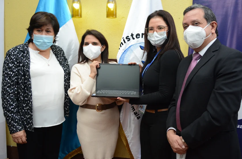 Fortalecen programa de salud mental con donación de mobiliario