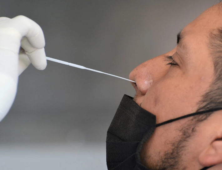 COVID-19: Aprueban venta libre de pruebas rápidas de antígeno nasales