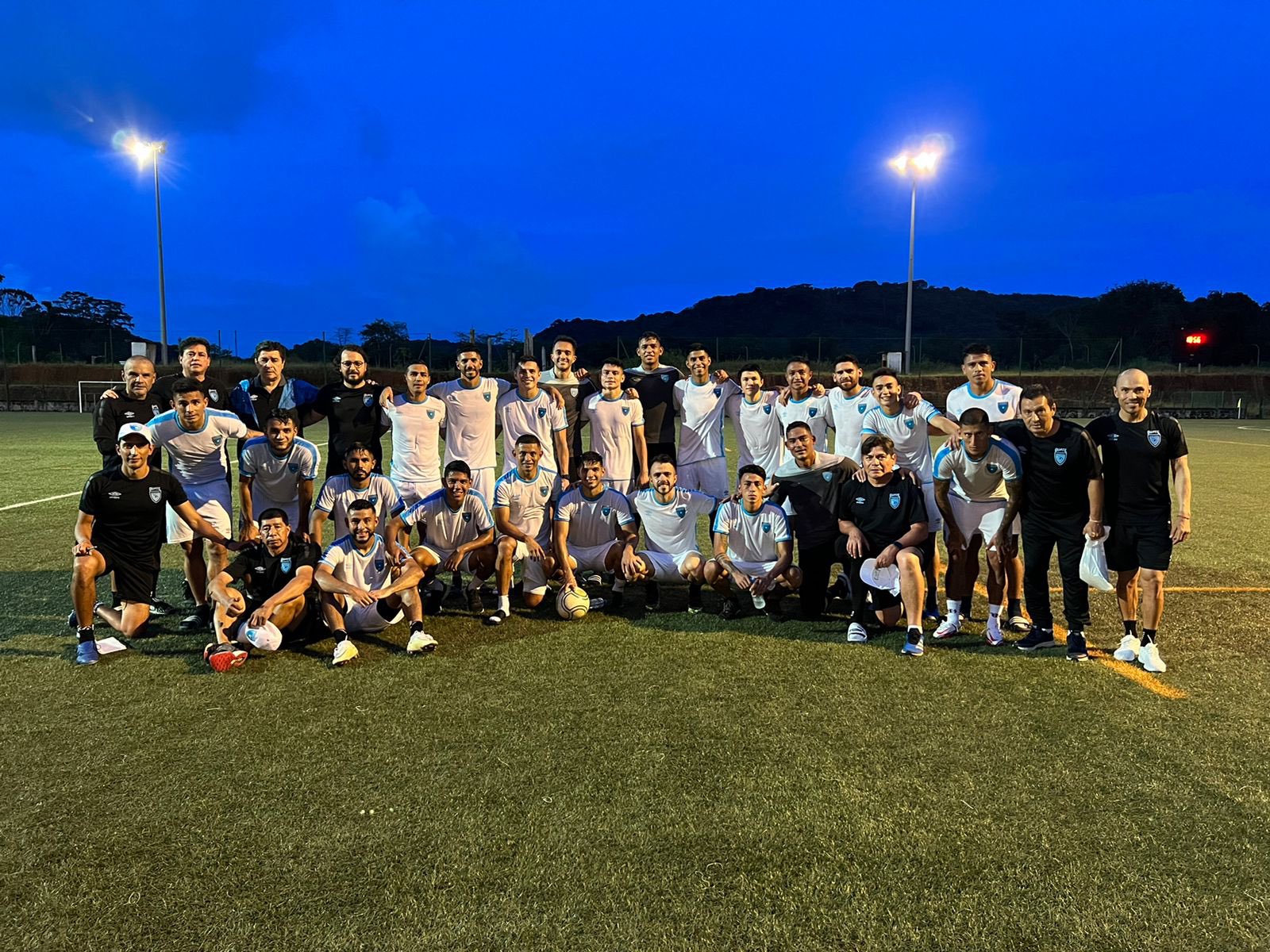 Desastroso papel de la selección de Guatemala en el debut oficial de Luis Fernando Tena