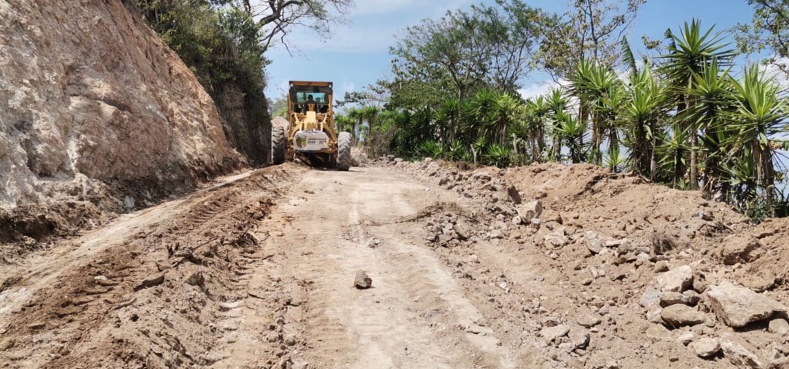 Ejército ha rehabilitado más de 400 kilómetros de caminos rurales