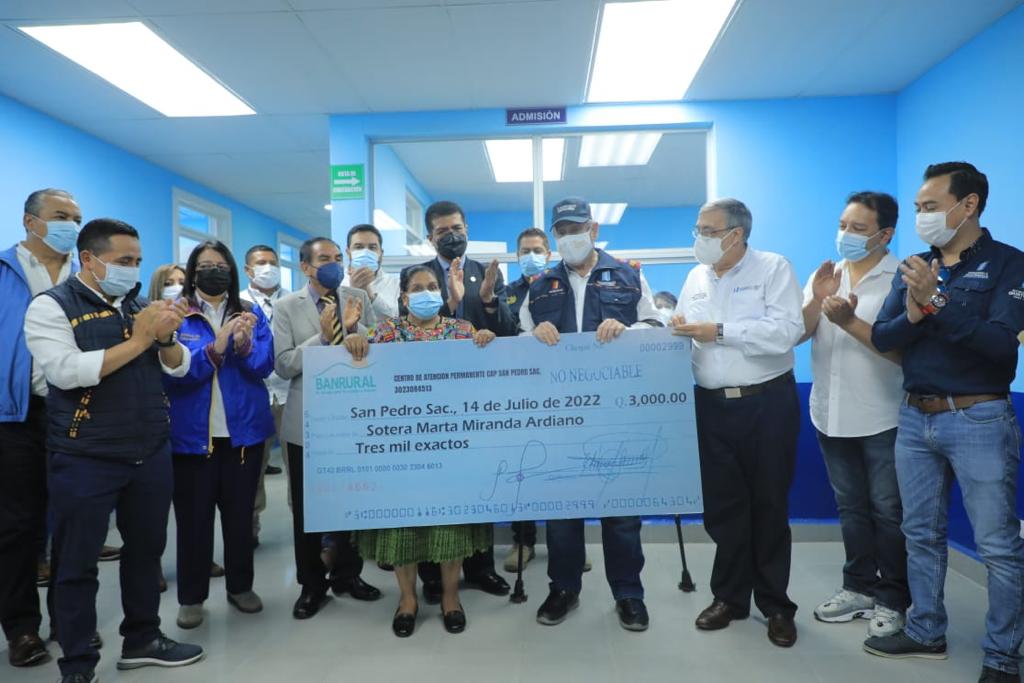 Mandatario entrega incentivo económico a comadronas de San Marcos