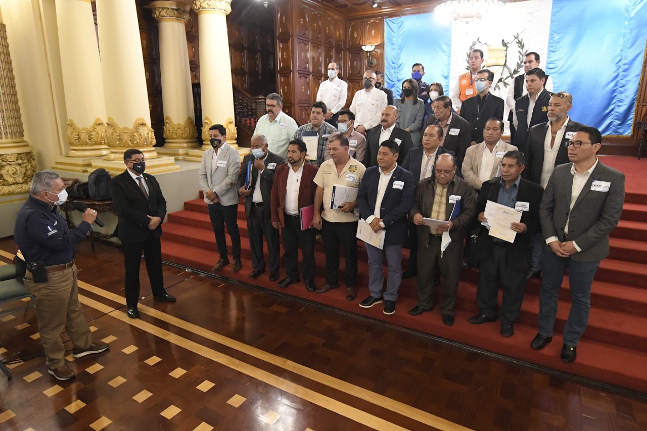 Segunda gira presidencial: Alcaldes de Quetzaltenango resaltan avance en proyectos de desarrollo