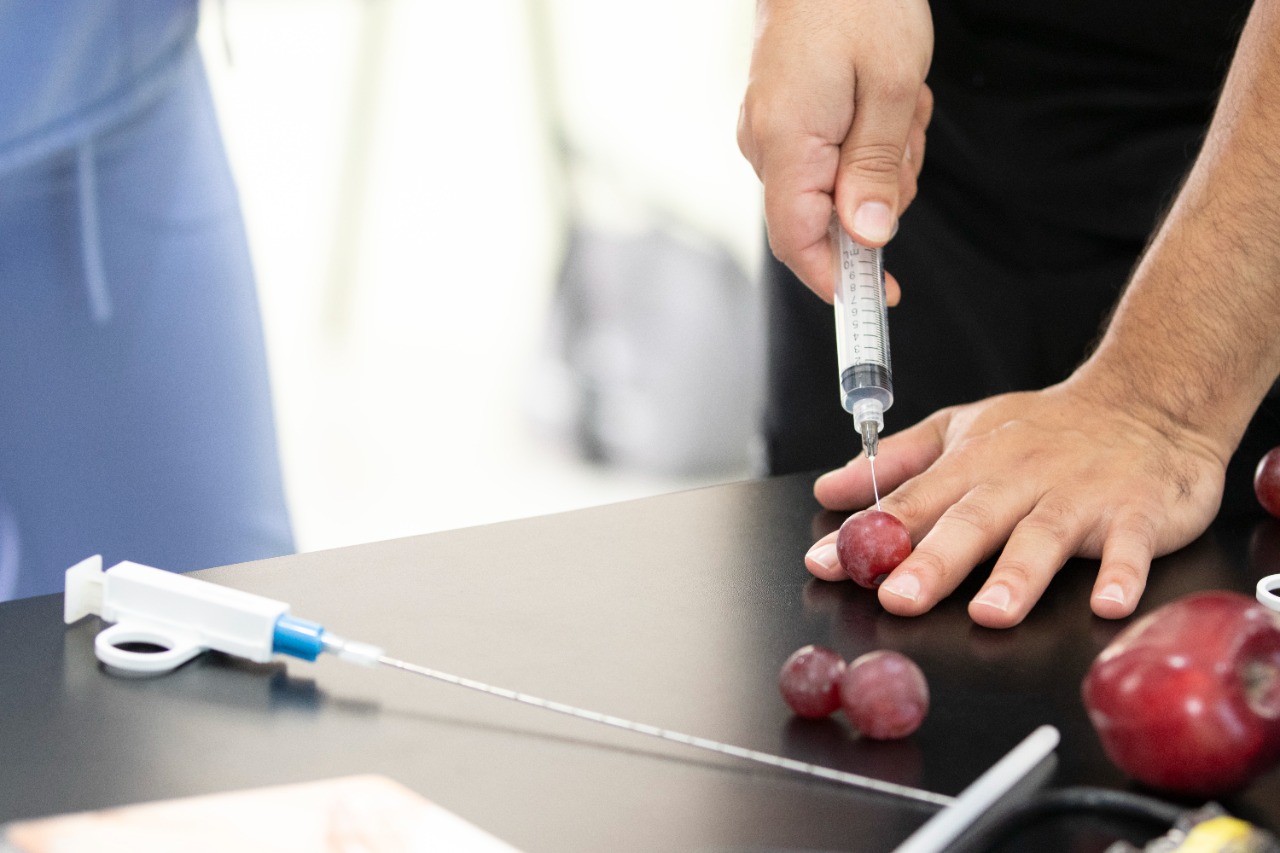 Médicos reciben capacitación sobre técnicas para toma de biopsias