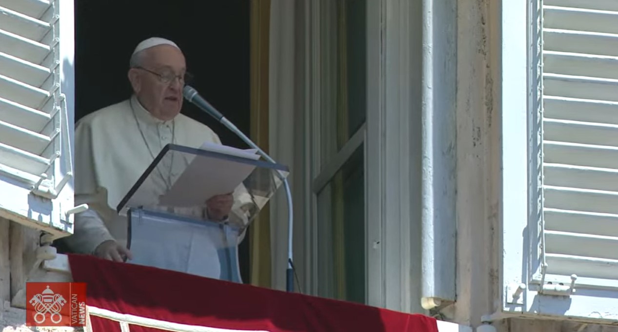 Papa Francisco: “Estoy siempre pendiente de la martirizada población ucraniana”