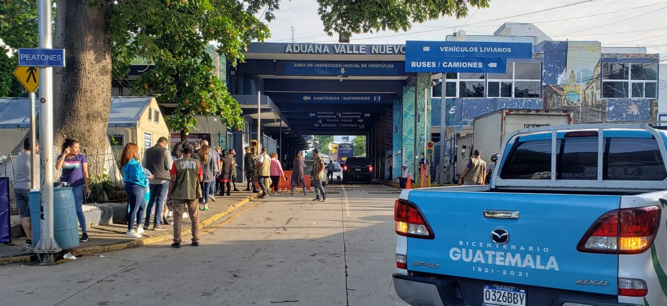 Se incrementa flujo migratorio desde El Salvador por fiestas agostinas