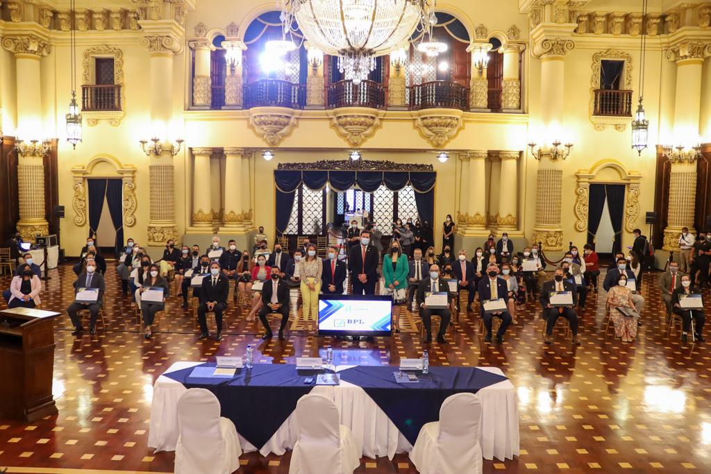 Entregan constancia de buenas prácticas laborales a 27 empresas guatemaltecas