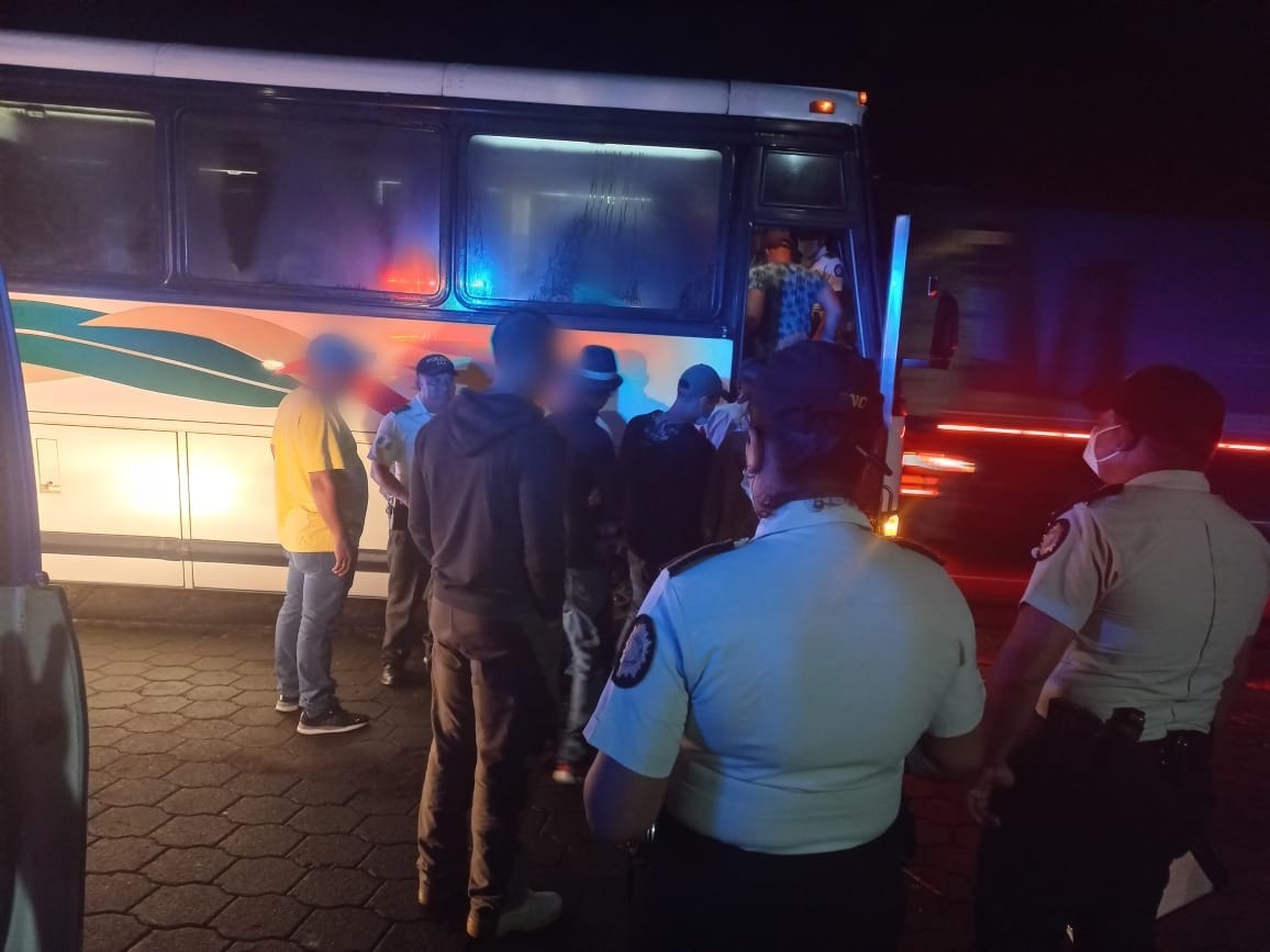 Capturan a dos presuntos coyotes por traslado irregular de venezolanos