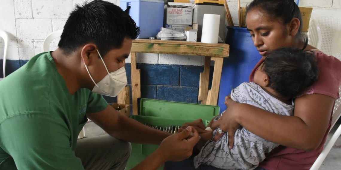 La-atencion-es-salud-es-uno-de-los-beneficios-que-llevan-las-jornadas-moviles-de-secrvicios-integardos-de-la-SCEP.-