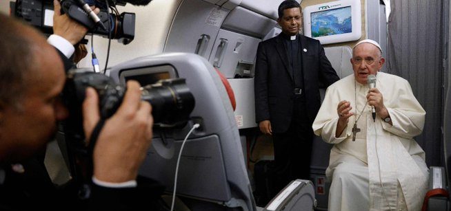 El Papa deja puerta abierta a la renuncia y dice que no sería una catástrofe