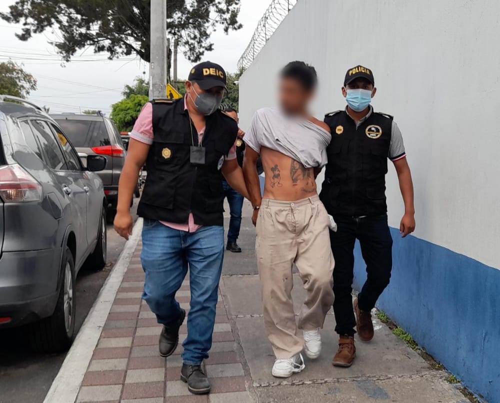 Uno de los capturados acusado de violencia contra la mujer.