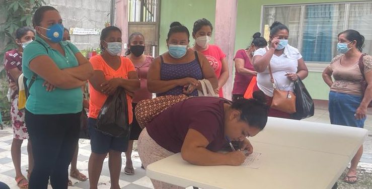 Beca Artesano empodera a vecinas de Gualán