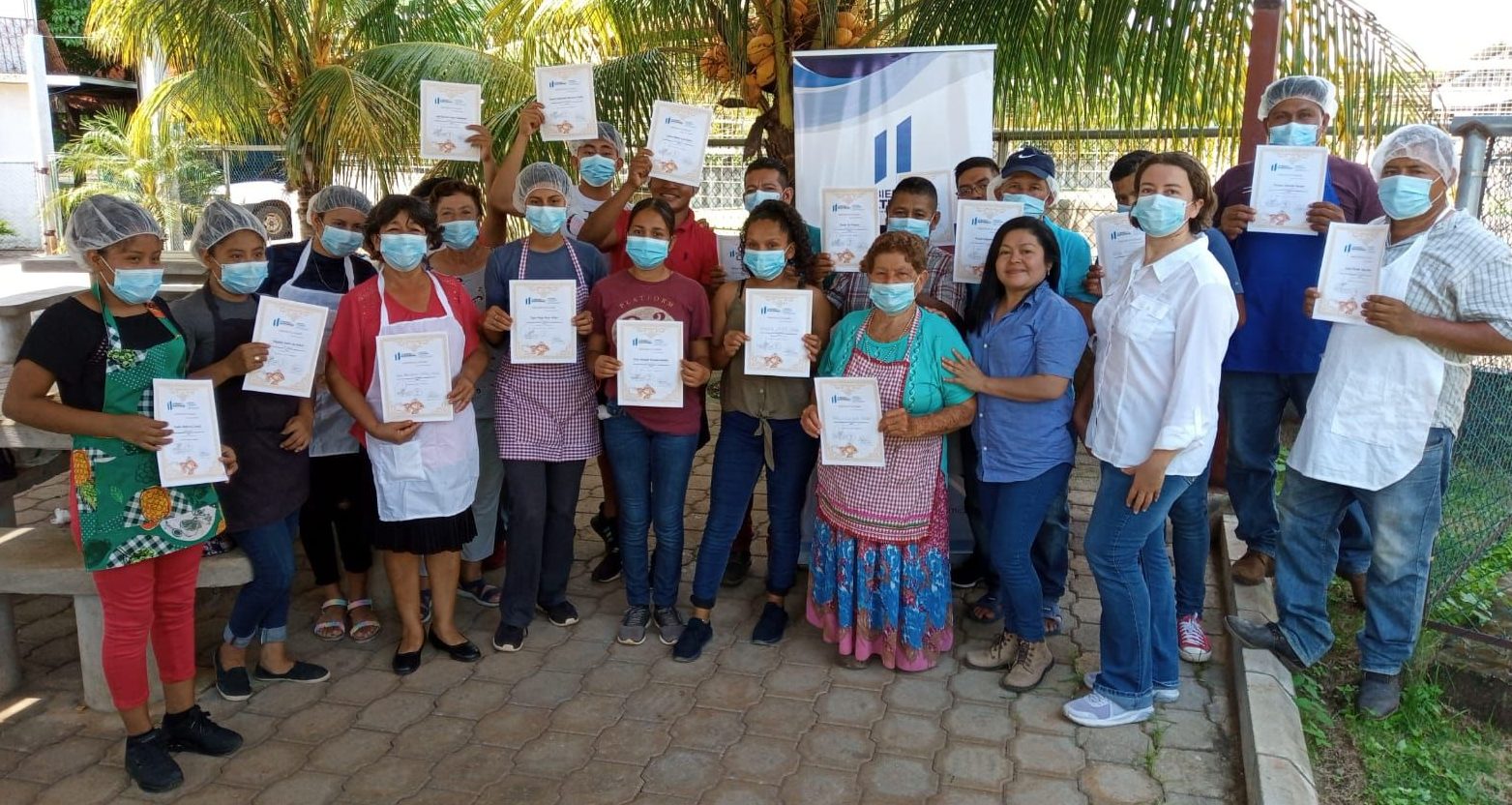 Pequeños productores de tilapia se capacitan para diversificar su oferta