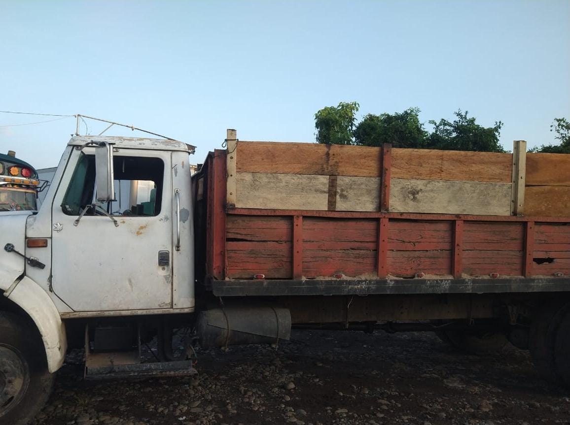 Capturan a piloto de camión señalado de coyotaje por traslado de 49 migrantes