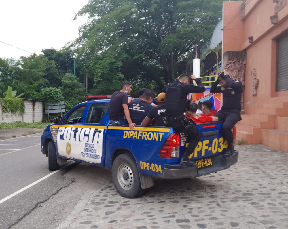 Remiten a Migración a 70 extranjeros por ingreso irregular al país.