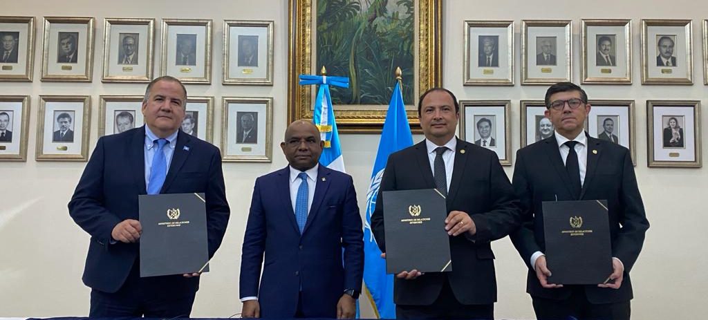 Guatemala suscribe acuerdo sobre atención integral migratoria