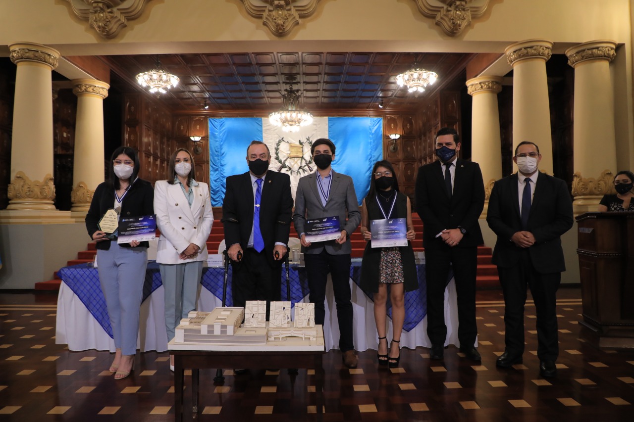 Entregan reconocimientos a ganadores del diseño del edificio icónico de la Inspección General del Trabajo