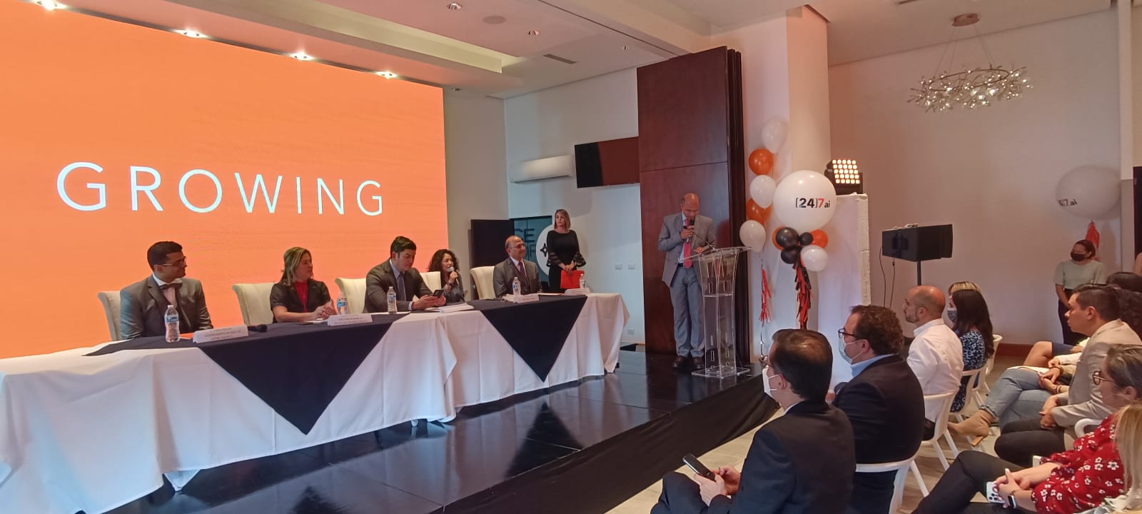 Inauguran call center de [24]7.ai