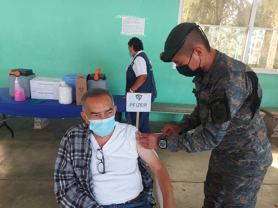Cuarta dosis contra COVID-19 continúa vigente para grupos priorizados