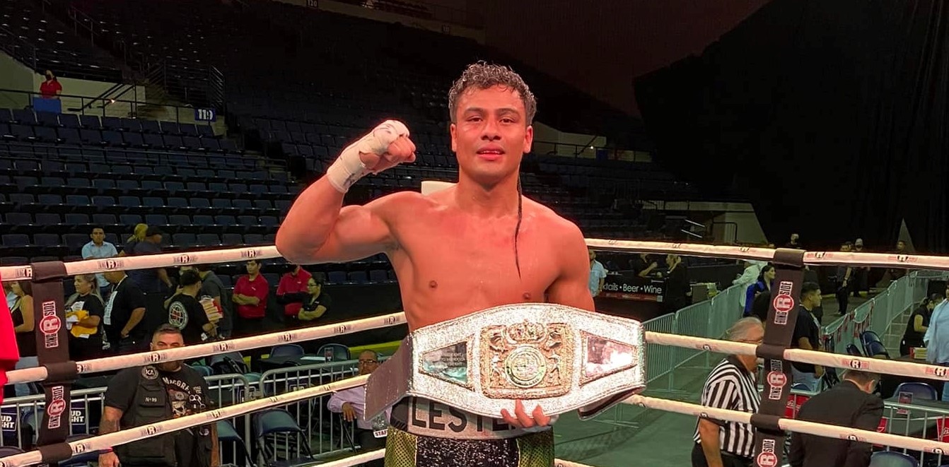 Lester Martínez sigue invicto y suma su tercer título en una carrera exitosa