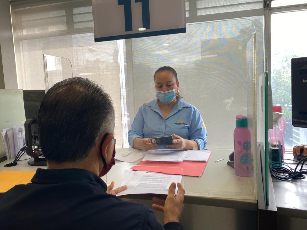 Más de mil 180 personas beneficiadas con pasaporte con vigencia de 10 años