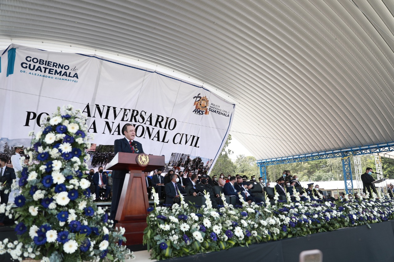 Presidente felicita a la PNC por su 25 aniversario