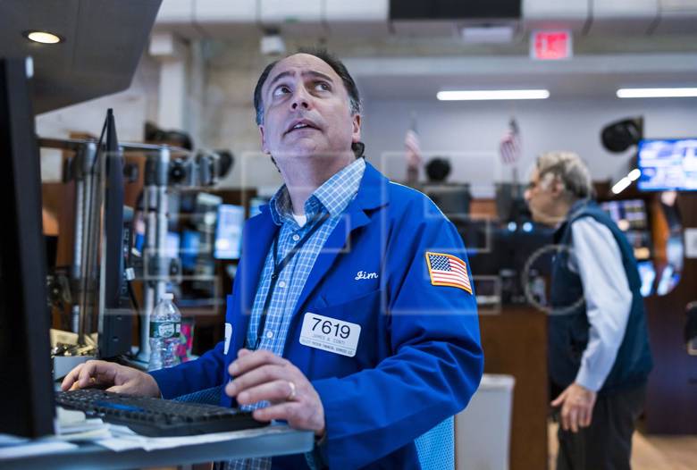 Wall Street abre en rojo y el Dow Jones pierde un 1.81 %