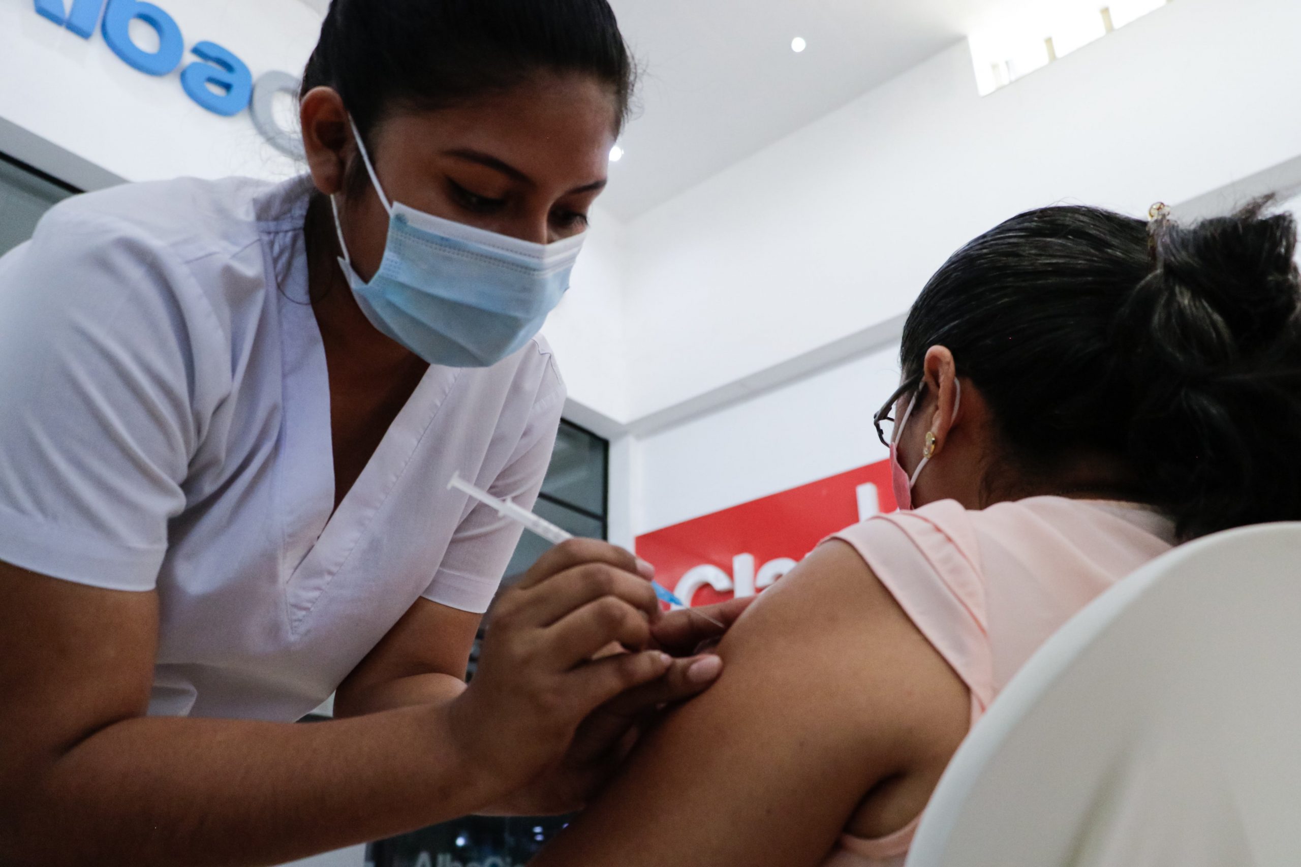 Puestos de vacunación y de hisopados funcionarán con normalidad durante asueto