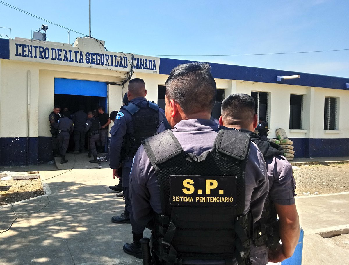 Efectúan requisa sorpresiva en Centro de Máxima Seguridad El Infiernito