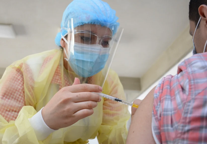 COVID-19: El 84% de los pacientes hospitalizados no cuentan con esquema de vacunación
