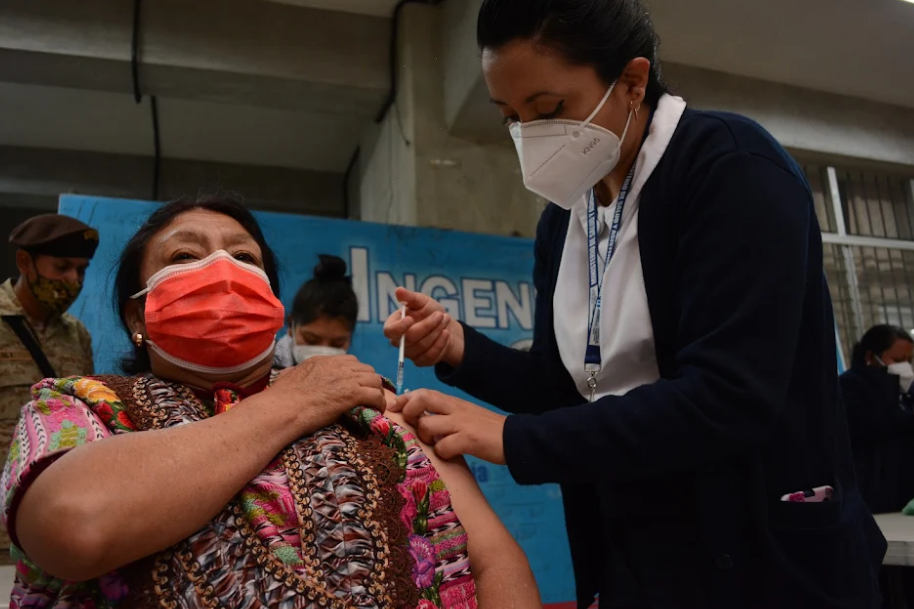 Destacan que mujeres acuden más a servicios de Salud