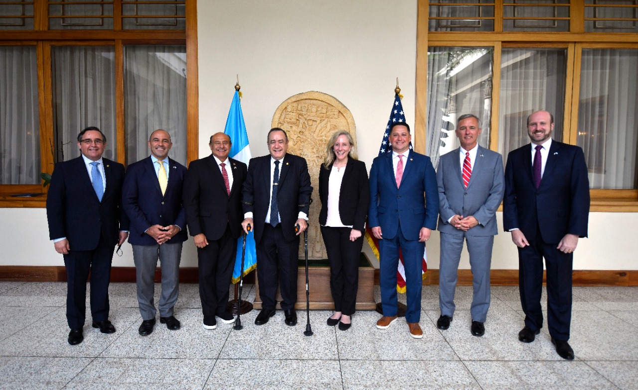 Presidente recibe a delegación bipartidista del Congreso de Estados Unidos