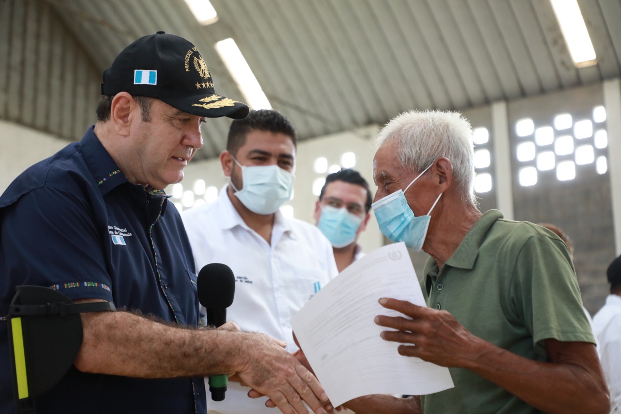 Programa del Adulto Mayor beneficia a pobladores de Morales, Izabal