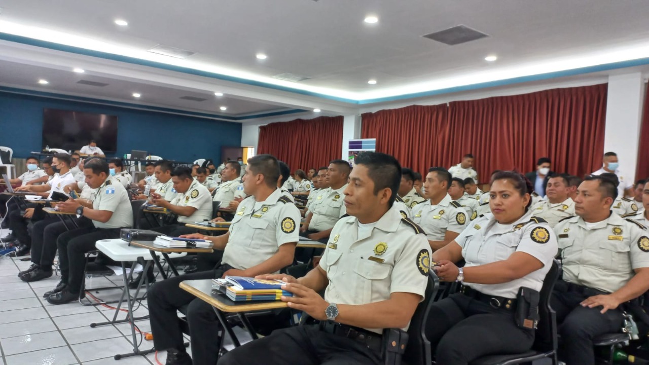 Elementos de la PNC se capacitan con el proyecto Policía Comunitaria