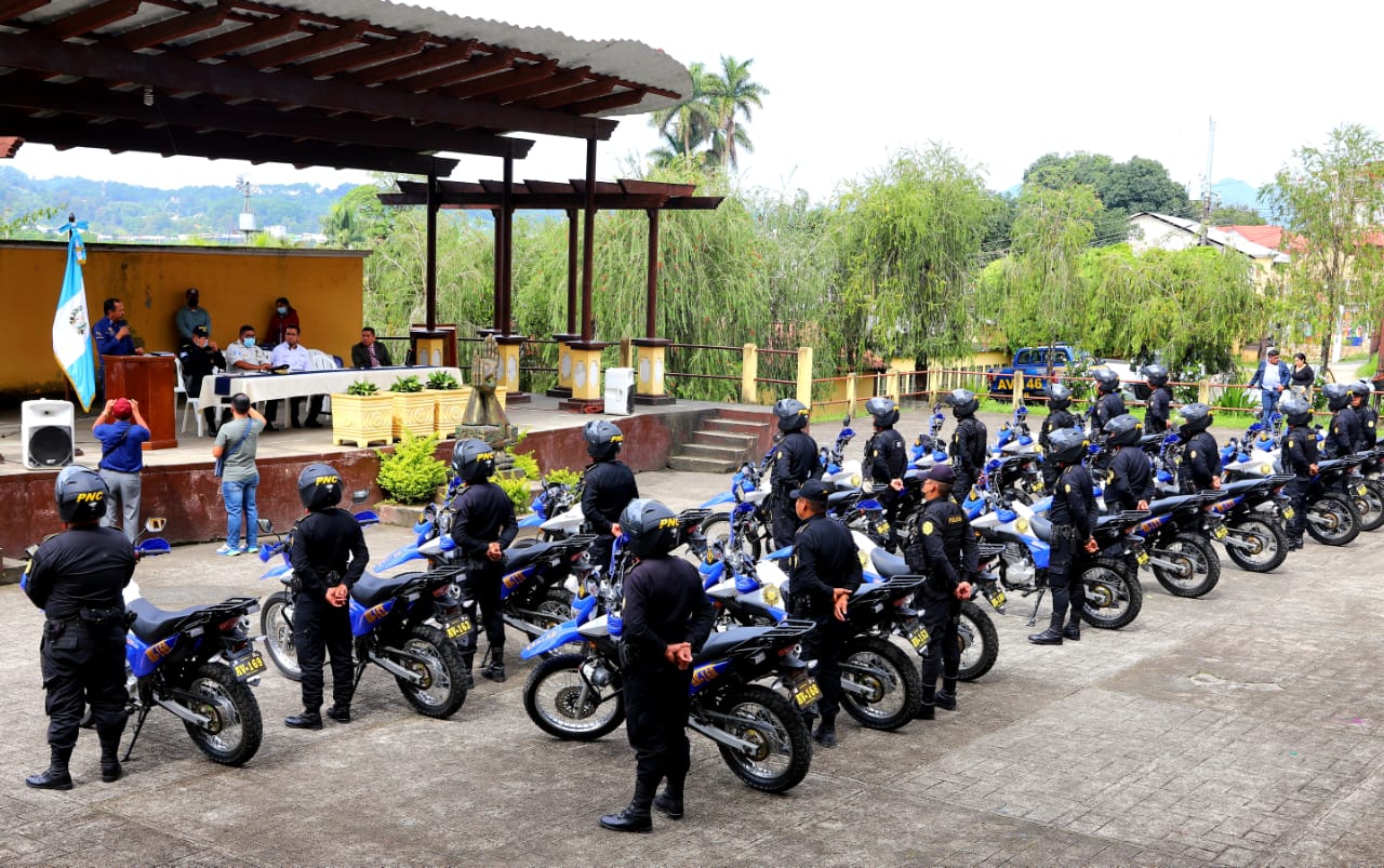 Entregan 30 motocicletas a agentes policiales de Alta Verapaz