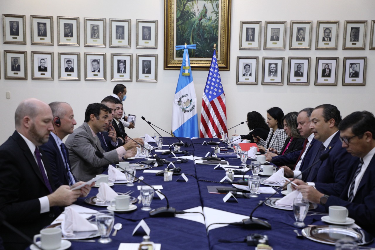 Guatemala recibe a delegación especial de Estados Unidos