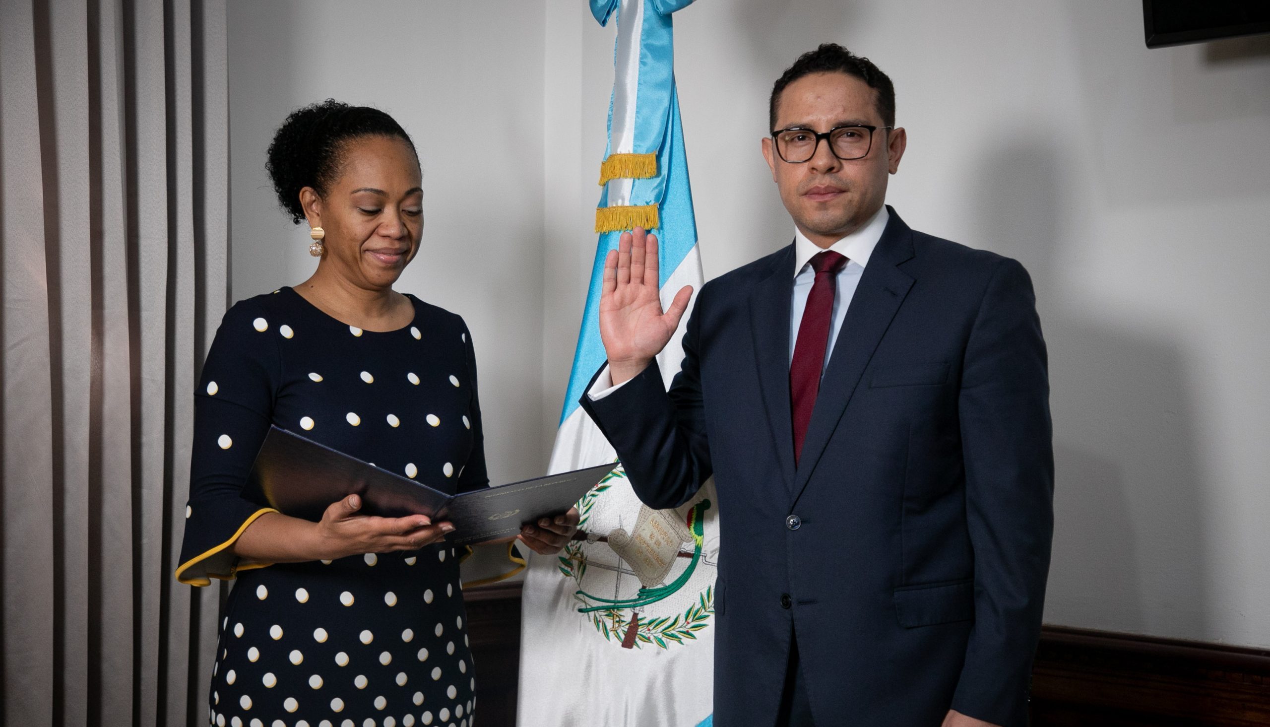 Asume nuevo Registrador