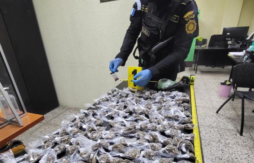 Capturas, droga y dinero incautado en operativos contra el narcomenudeo