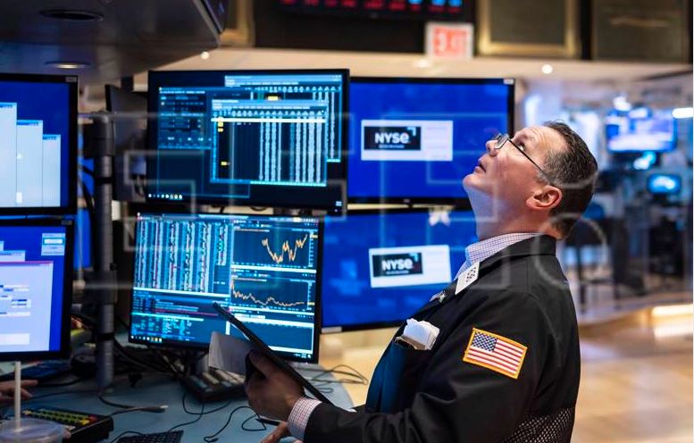 Wall Street cierra una semana mixta, con la vista en el empleo y la Fed