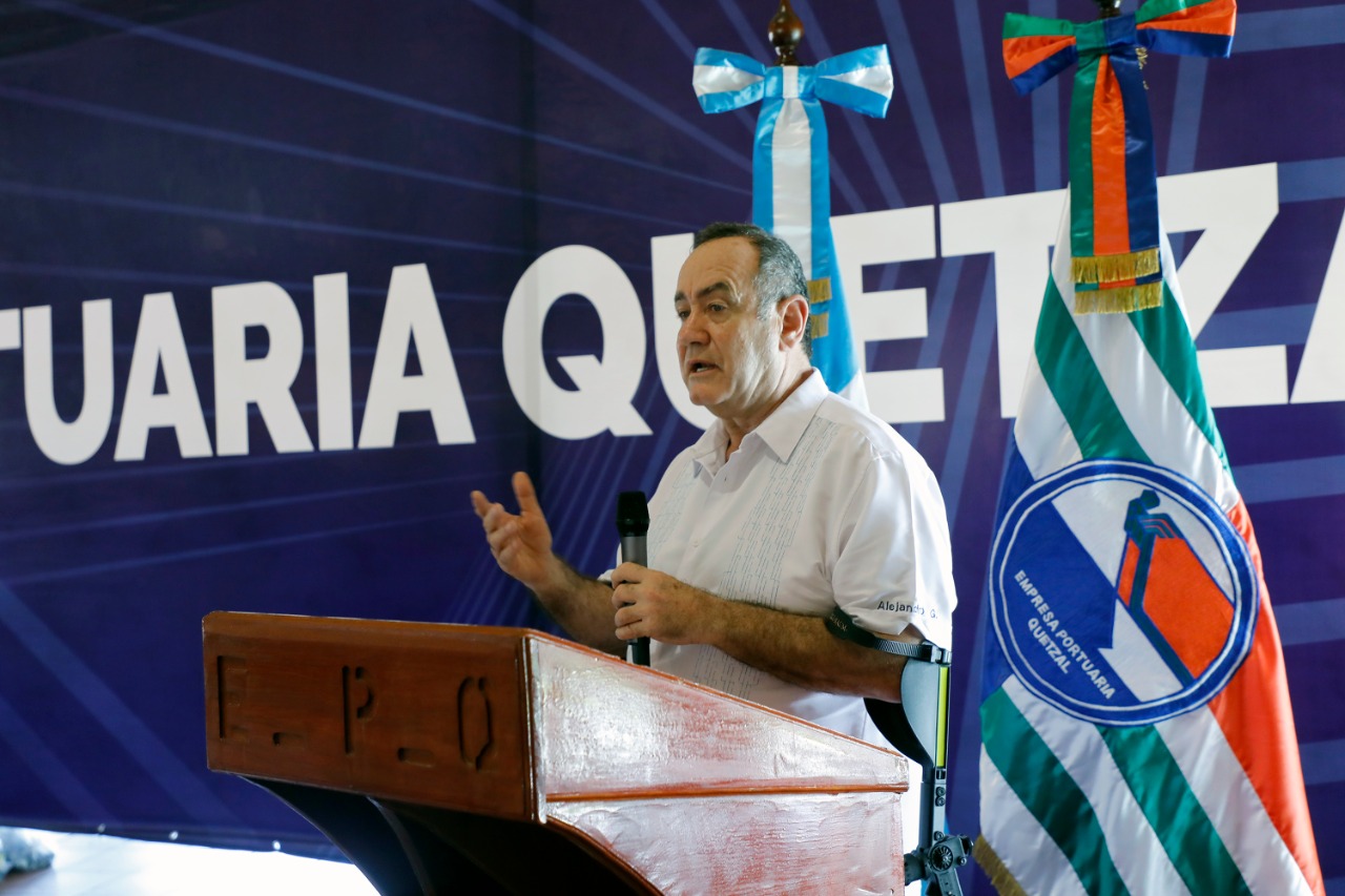 Presidente resalta importancia de modernización de puertos para fortalecer servicios del país