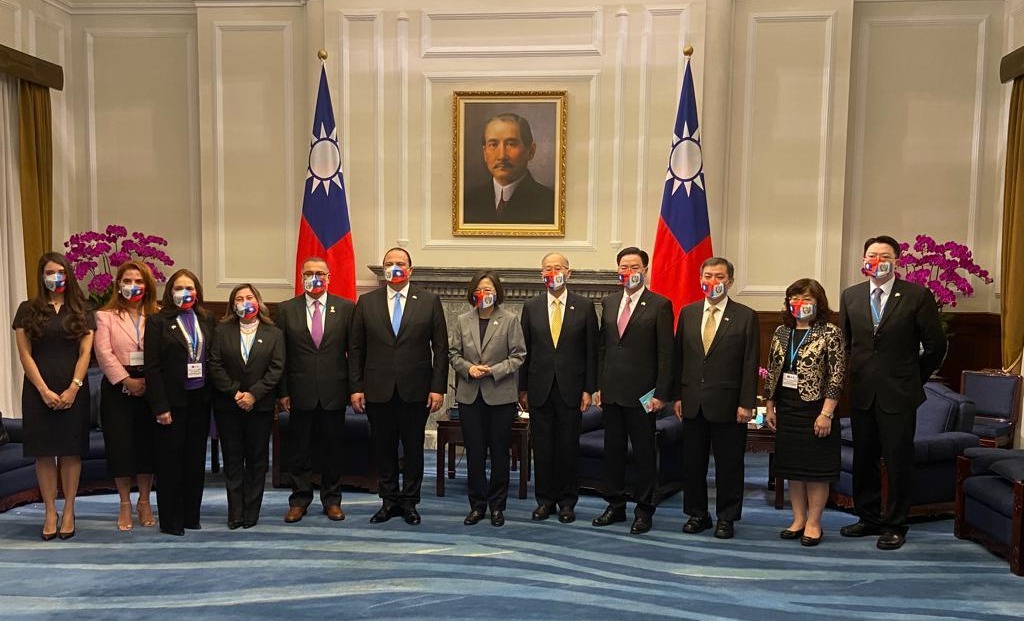 Canciller se reúne con presidenta de la República de China (Taiwán) para abordar asuntos bilaterales