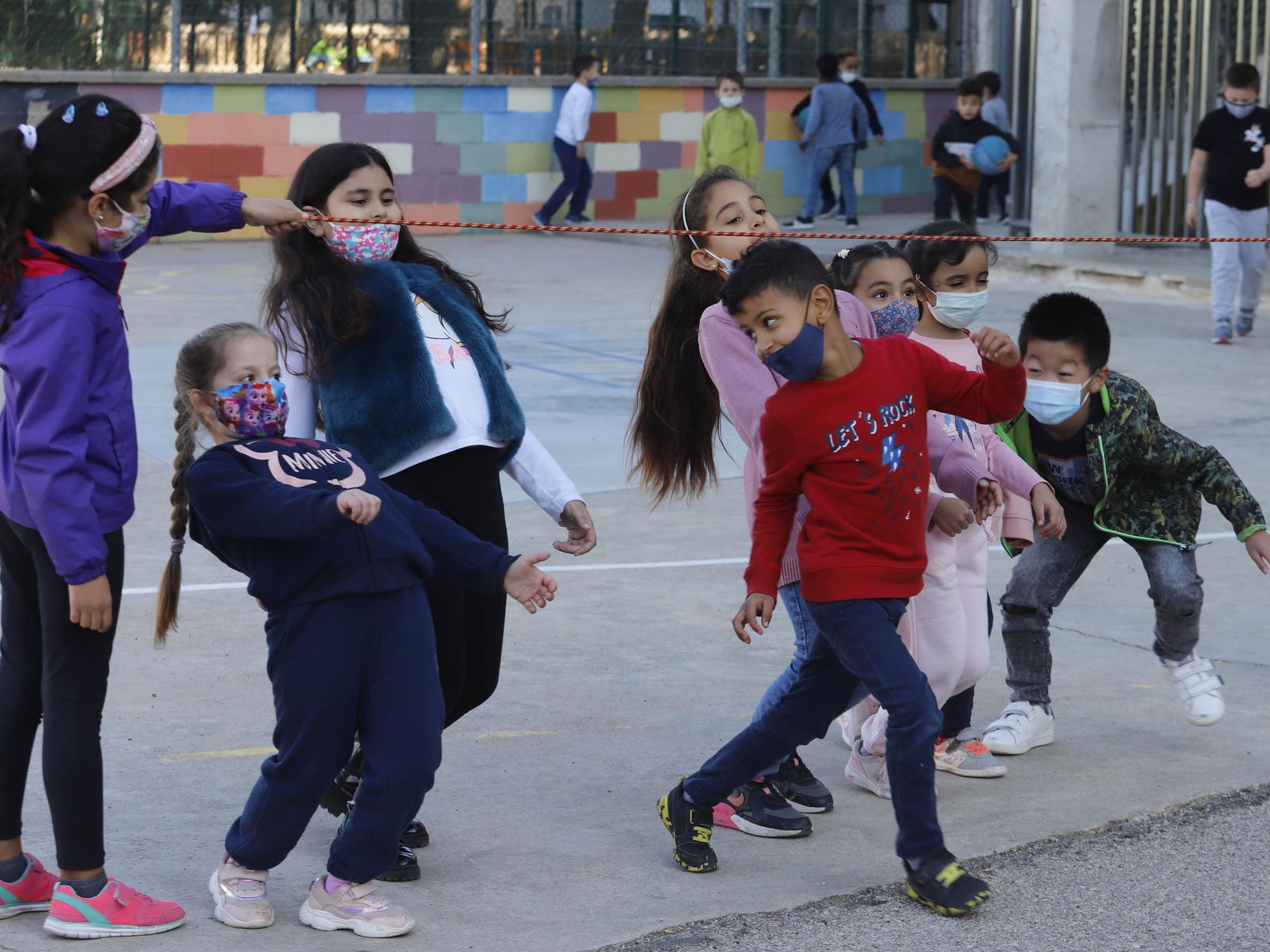 Perú elimina la obligatoriedad de mascarillas para niños en las escuelas
