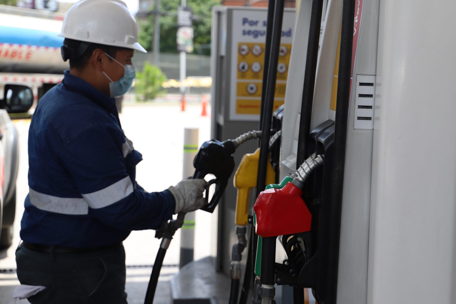 Publican actualización de precios de referencia de los combustibles