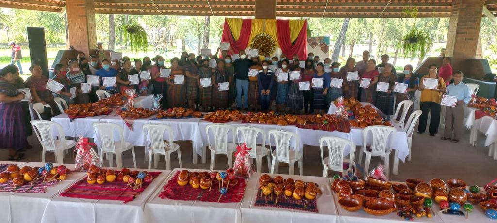 Beneficiarias de Beca Artesano en Rabinal concluyen ciclo de capacitación