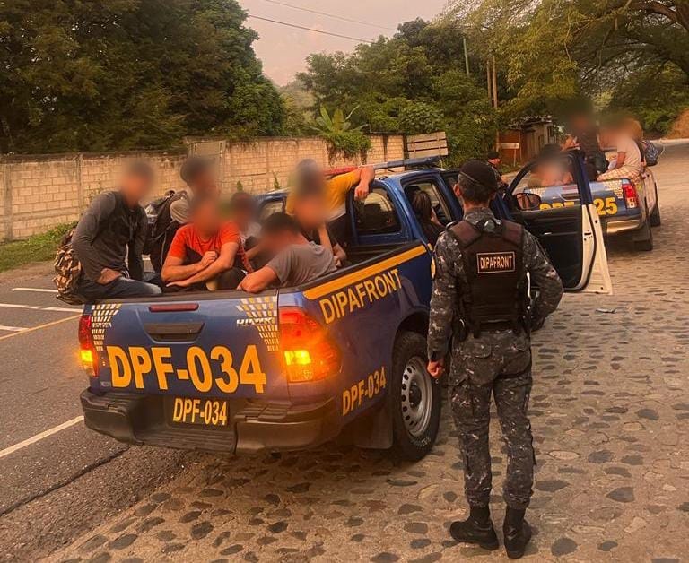 Remiten a Migración a grupo de venezolanos por ingreso irregular al país