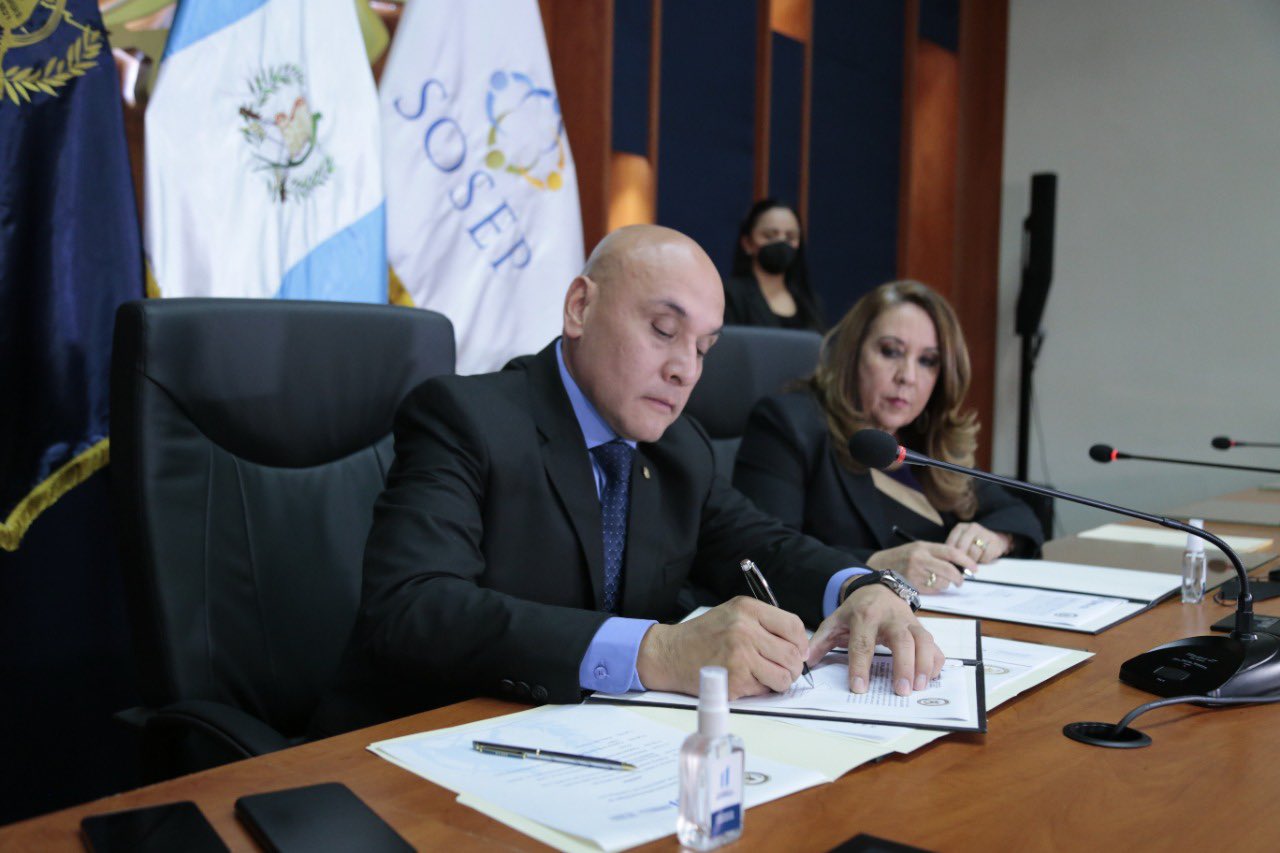 Firman convenio para beneficiar a privadas de libertad e hijos